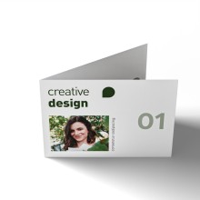 Folletos plegados en formato apaisado con lacado UV,...