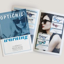 Folletos plegados con colores de efecto, formato...