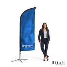 Wingflag M personalizada con base, 67 × 231 cm