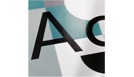 Folletos plegados con colores de efecto